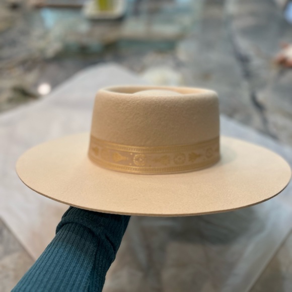 Cream Boater style LOC oval dipped crown hat with vintage dragon fly ribbon. Med - Picture 10 of 15